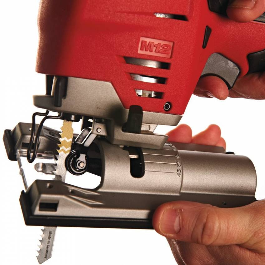 Акумуляторний лобзік MILWAUKEE M12 JS-402B (Li-Ion 4Ач) 4933441700-4933441700