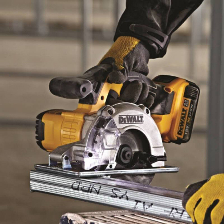 Пила дискова акумуляторна DeWALT DCS373N-DCS373N