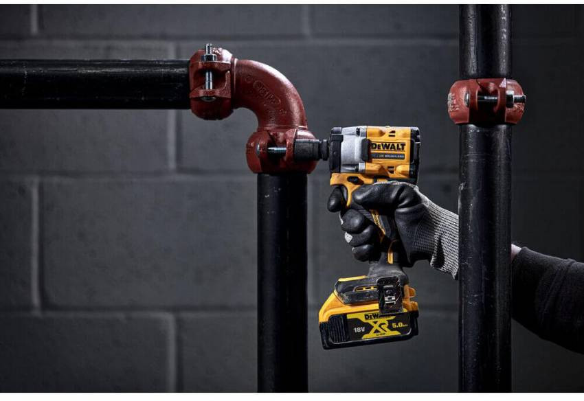 Гайковерт ударний акумуляторний безщітковий DeWALT DCF921P2T-DCF921P2T