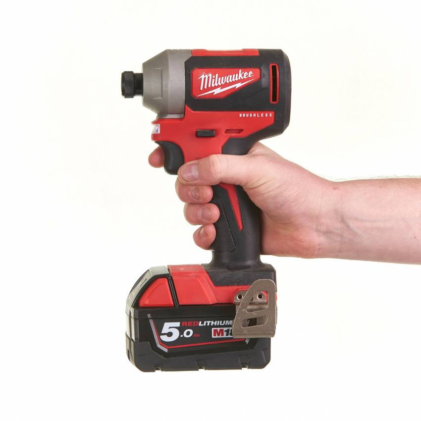 Гвинтоверт акумуляторний 1/4" HEX MILWAUKEE, M18 CBLID-402C, 180Нм, (зарядний пристрій, 2 акум.Х 4Ач, кейс)-4933464534