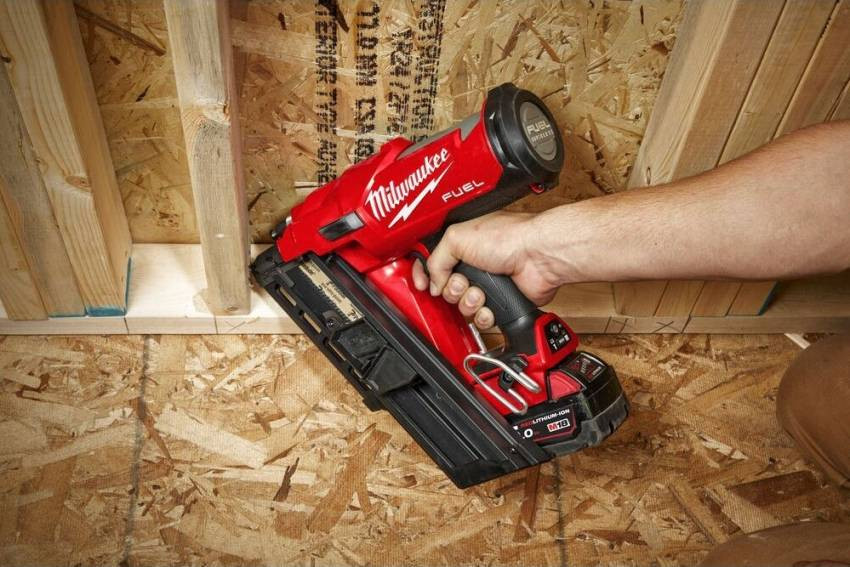 Акумуляторний цвяхів Milwaukee M18 FFN-502C ( зар.пр., 2акум.Х5Ач, кейс) (4933471404)-4933471404