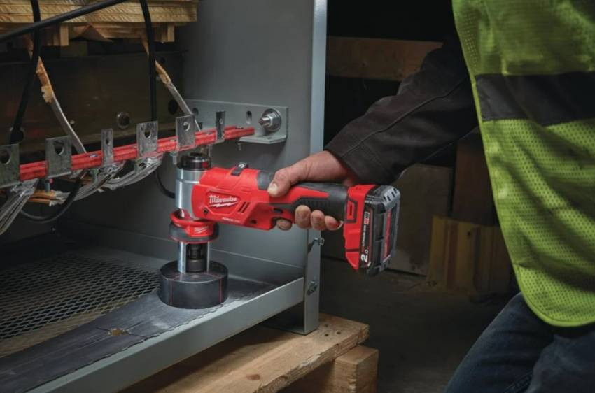 Гідравлічний пробійник для отворів FORCE LOGIC MILWAUKEE M18 HKP-201C 4933451202-4933451202