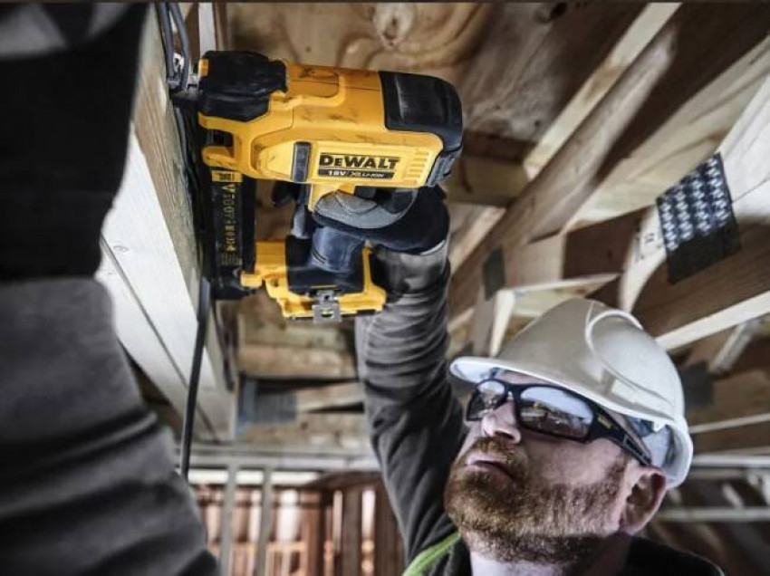 Степлер скобозабивний акумуляторний DeWALT DCN701N-DCN701N