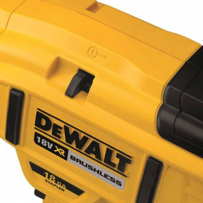 Степлер скобозабивний акумуляторний безщітковий DeWALT DCN681N-DCN681N