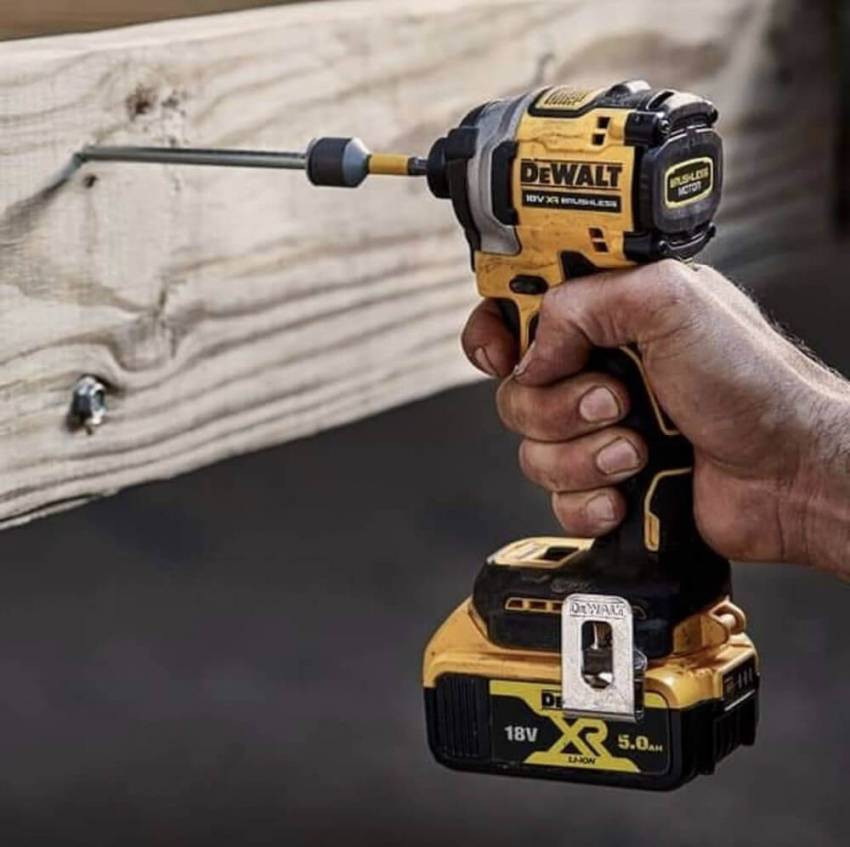 Шуруповерт акумуляторний ударний безщітковий DeWALT DCF850NT-DCF850NT