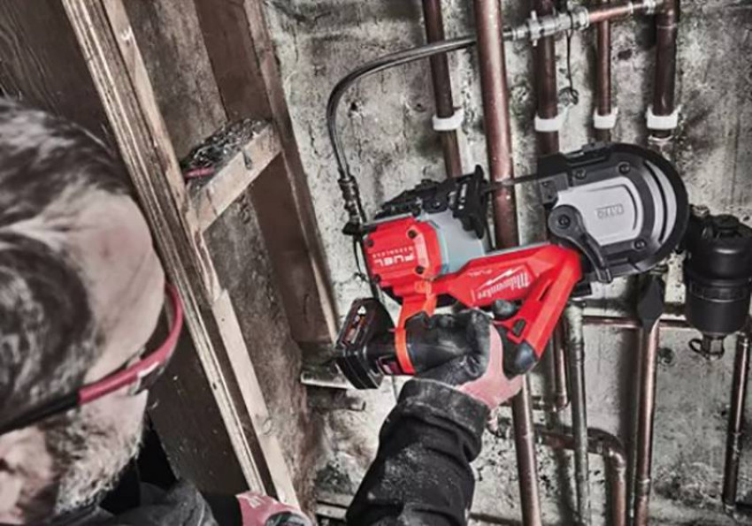 Субкомпактна стрічкова пилка MILWAUKEE M12 FUEL FBS64-0C 64мм 4933478440-4933478440