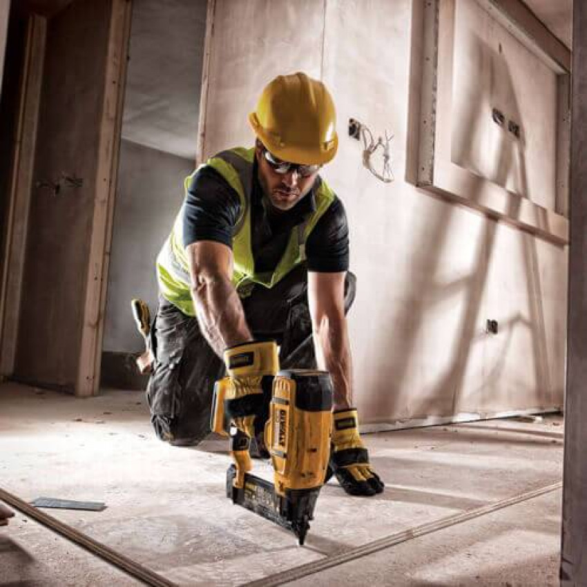 Пістолет гвоздезабивний акумуляторний безщітковий DeWALT DCN680D2-DCN680D2