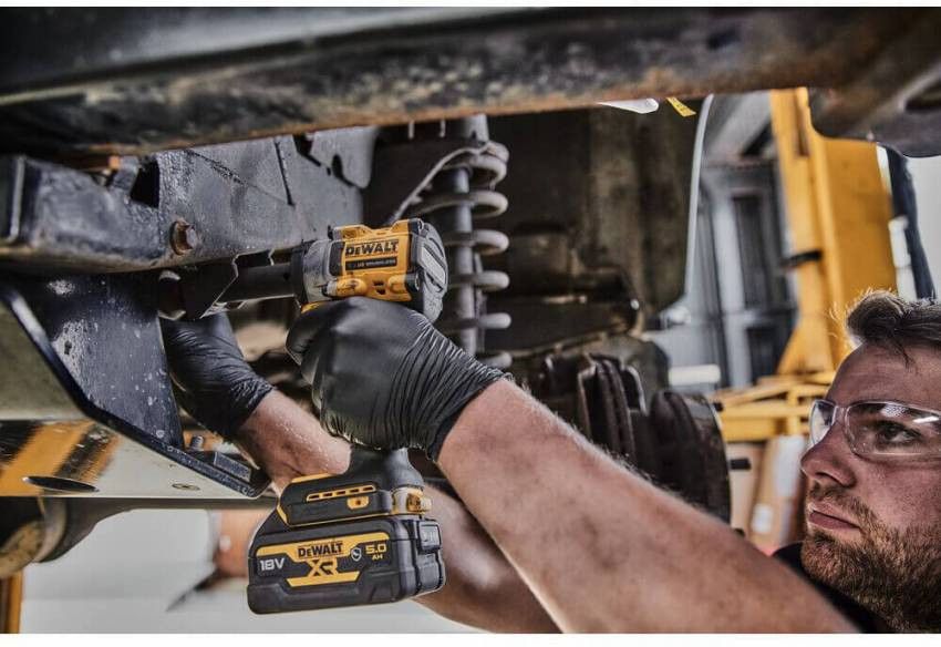 Гайковерт ударний акумуляторний безщітковий DeWALT DCF923N-DCF923N