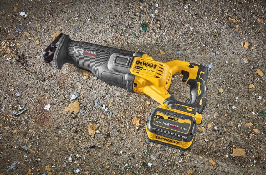 Пила шабельна акумуляторна DeWALT DCS386NT-DCS386NT