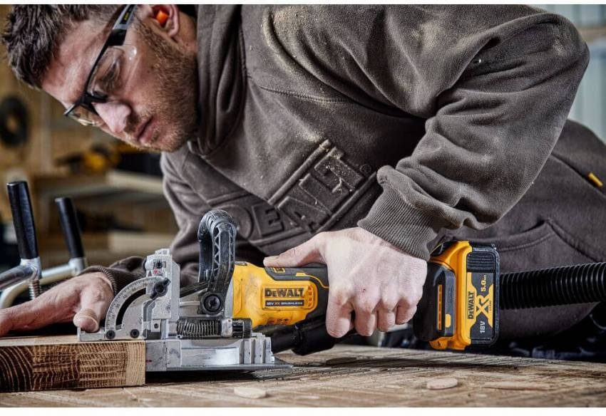 Фрезер акумуляторний безщітковий DeWALT DCW682N-DCW682N