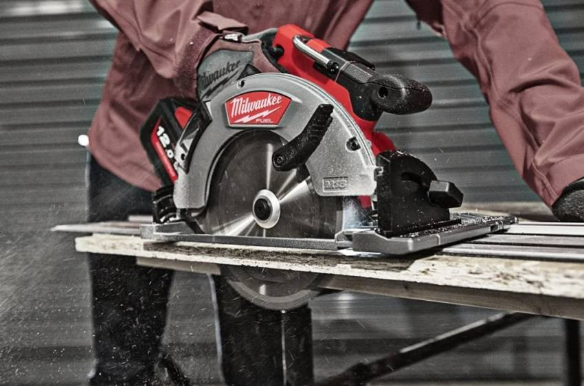 Циркулярна пила MILWAUKEE M18 FCSG66-0 FUEL 66мм по дереву та пластику 4933472163-4933472163