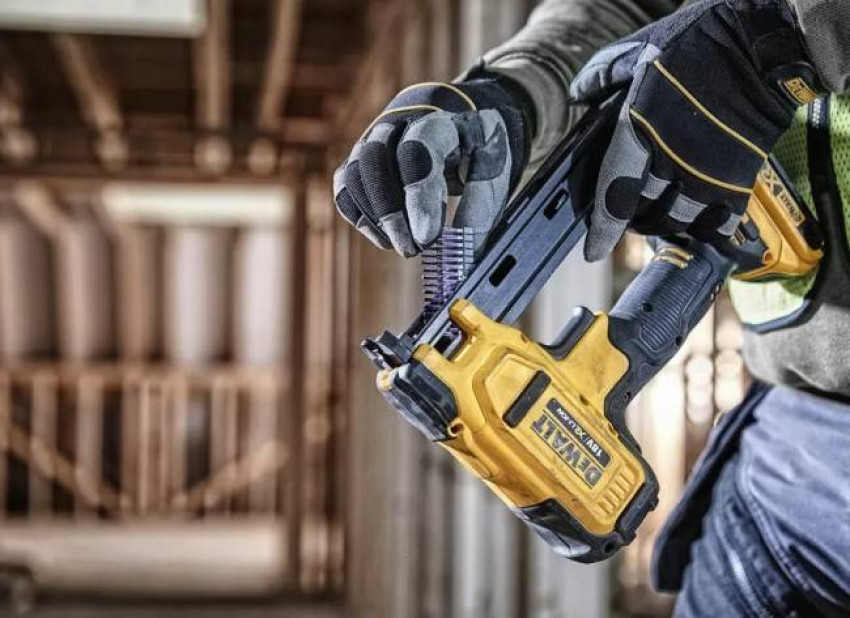 Степлер скобозабивний акумуляторний DeWALT DCN701N-DCN701N