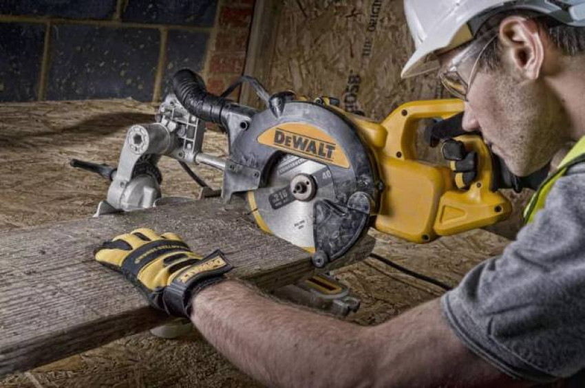 Пила торцювальна мережева DeWALT DWS773-DWS773