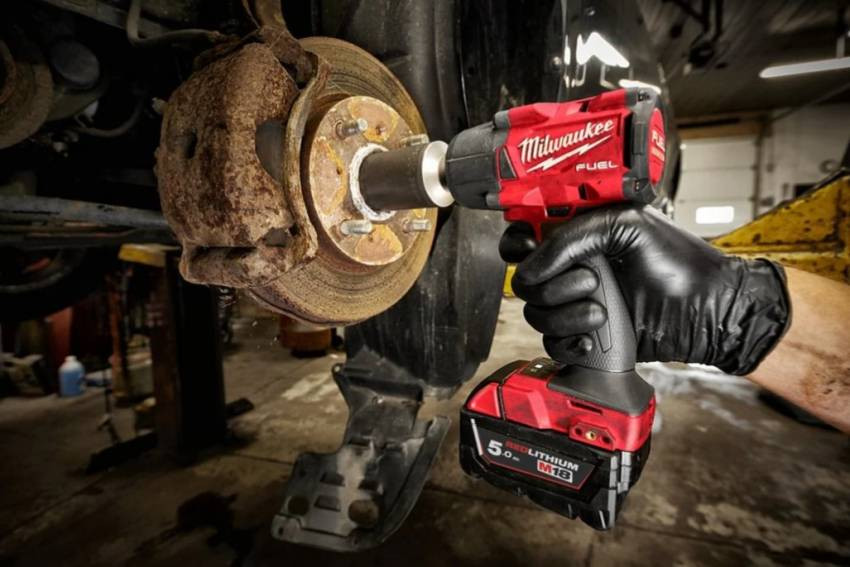 Гайковерт високомоментний MILWAUKEE 1/2" (881 Nm) MILWAUKEE M18 FUEL FMTIW2P12-502X фіксацією піном-4933478453