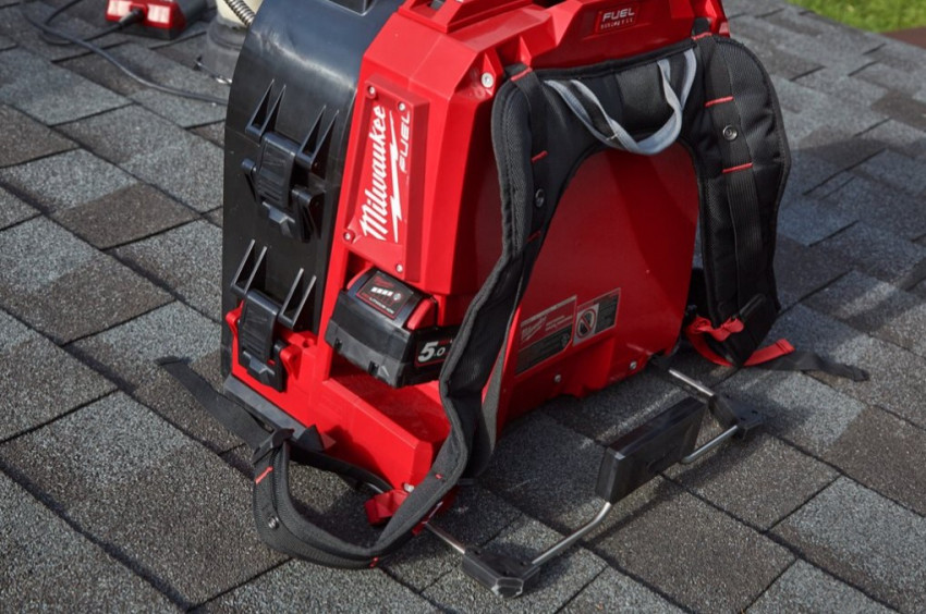 Аккумуляторная ранцевая прочистная машина MILWAUKEE M18 FUEL FFSDC16-502 4933459710-4933459710