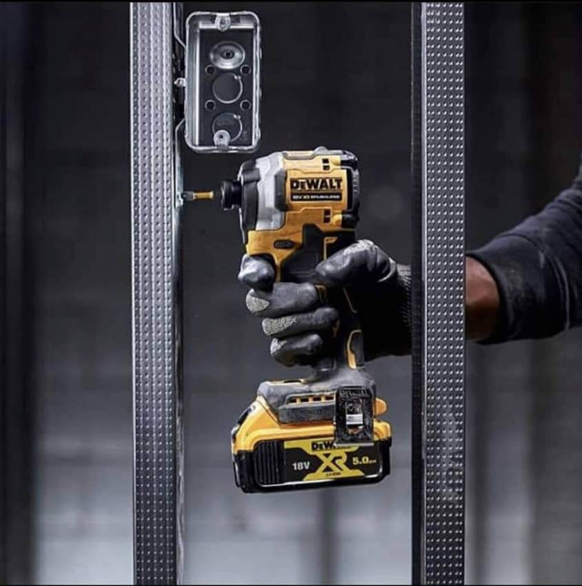 Набір з двох інструментів безщіткових DeWALT DCK2050E2T-DCK2050E2T