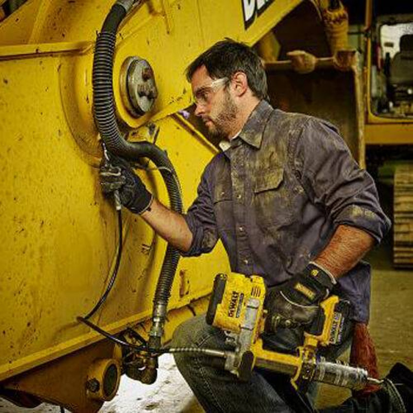 Пістолет масляний акумуляторний DeWALT DCGG571M1-DCGG571M1